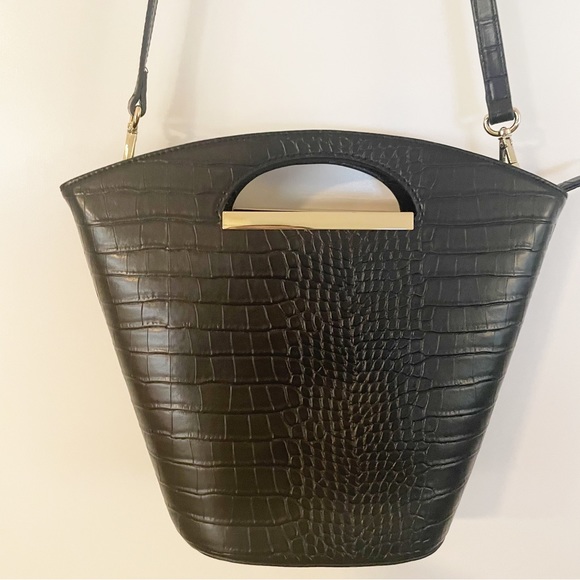 Nine West Black Faux Croc Bucket Bag with Adjustable and Detachable Strap - Picture 4 of 10